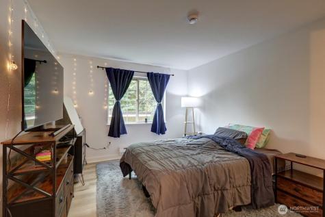 9806 28th Avenue SW Seattle WA 98126