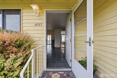1837 F Street SE Auburn WA 98002
