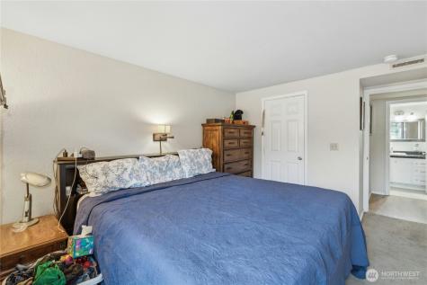 270 SE Barrington Drive Oak Harbor WA 98277