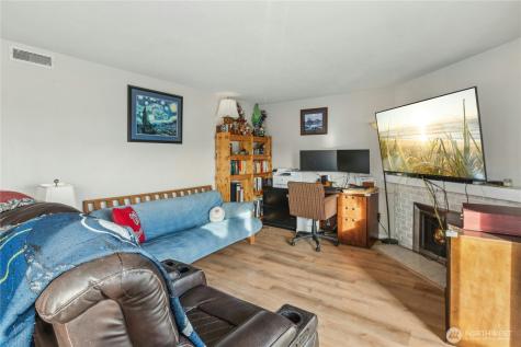 270 SE Barrington Drive Oak Harbor WA 98277