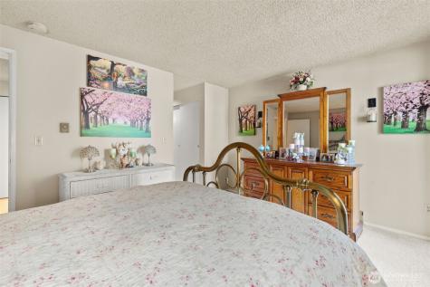 2517 NE 4th Street Renton WA 98056