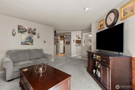 2517 NE 4th Street Renton WA 98056