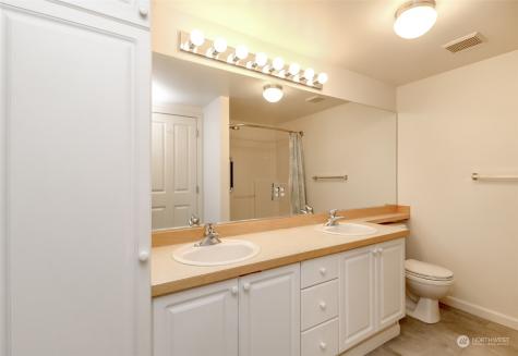 22712 43rd Avenue S Kent WA 98032