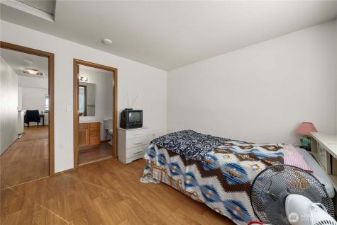 11236 3rd Avenue E Tacoma WA 98445