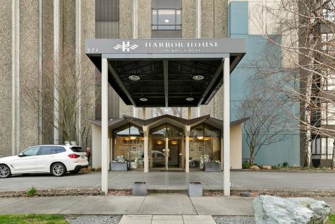 521 5th Avenue W Seattle WA 98119