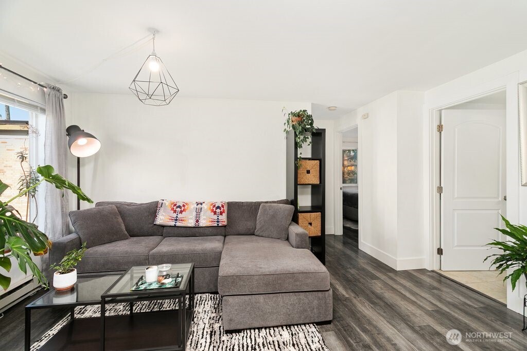 4831 Fauntleroy Way SW Seattle WA 98116