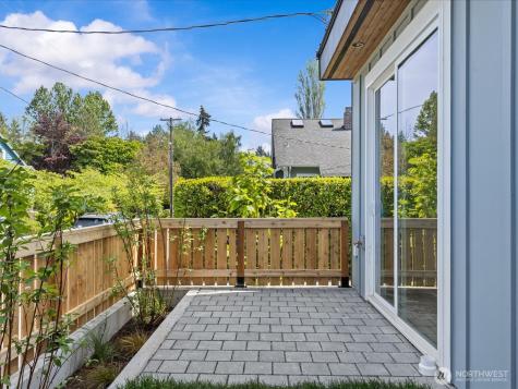 2503 E Newton Street Seattle WA 98112