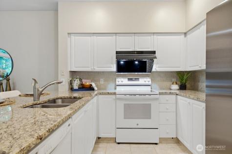 6699 SE Cougar Mountain Way Bellevue WA 98006