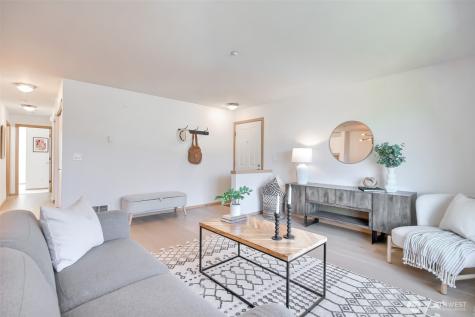 1957 23rd Place NE Issaquah WA 98027