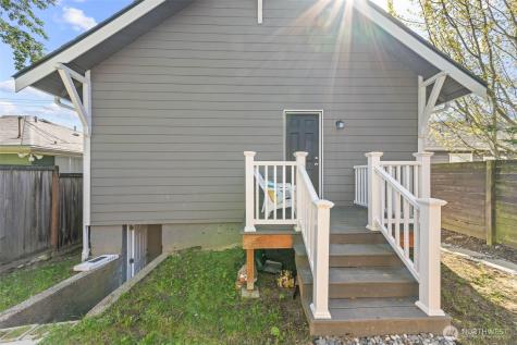 1413 26th Avenue Seattle WA 98122
