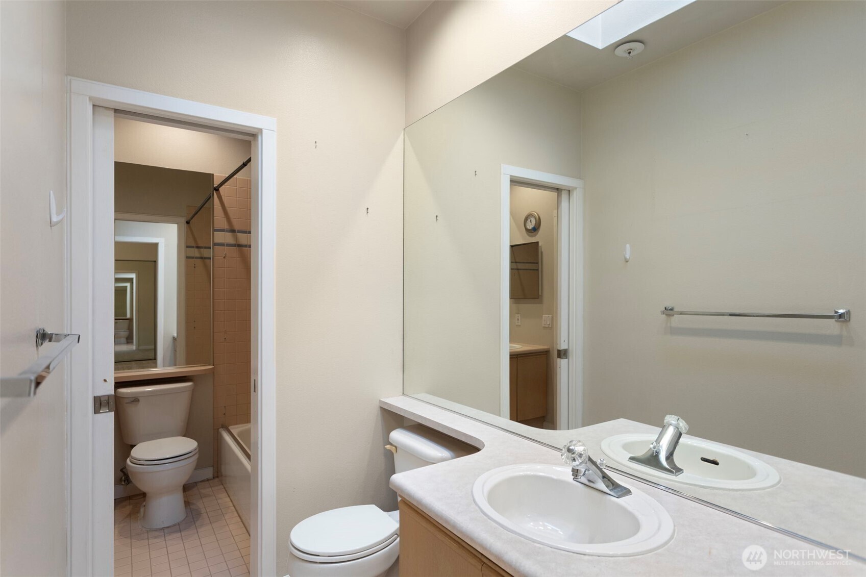 1504 Aurora Ave N Seattle WA 98109