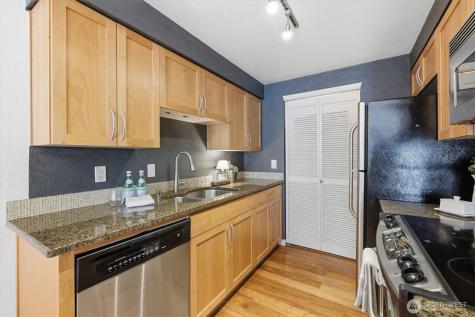 3045 20th Avenue W Seattle WA 98199