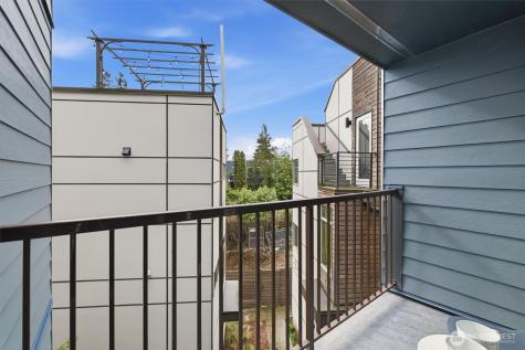 3045 20th Avenue W Seattle WA 98199