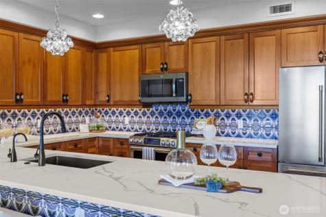 10047 Main Street Bellevue WA 98004