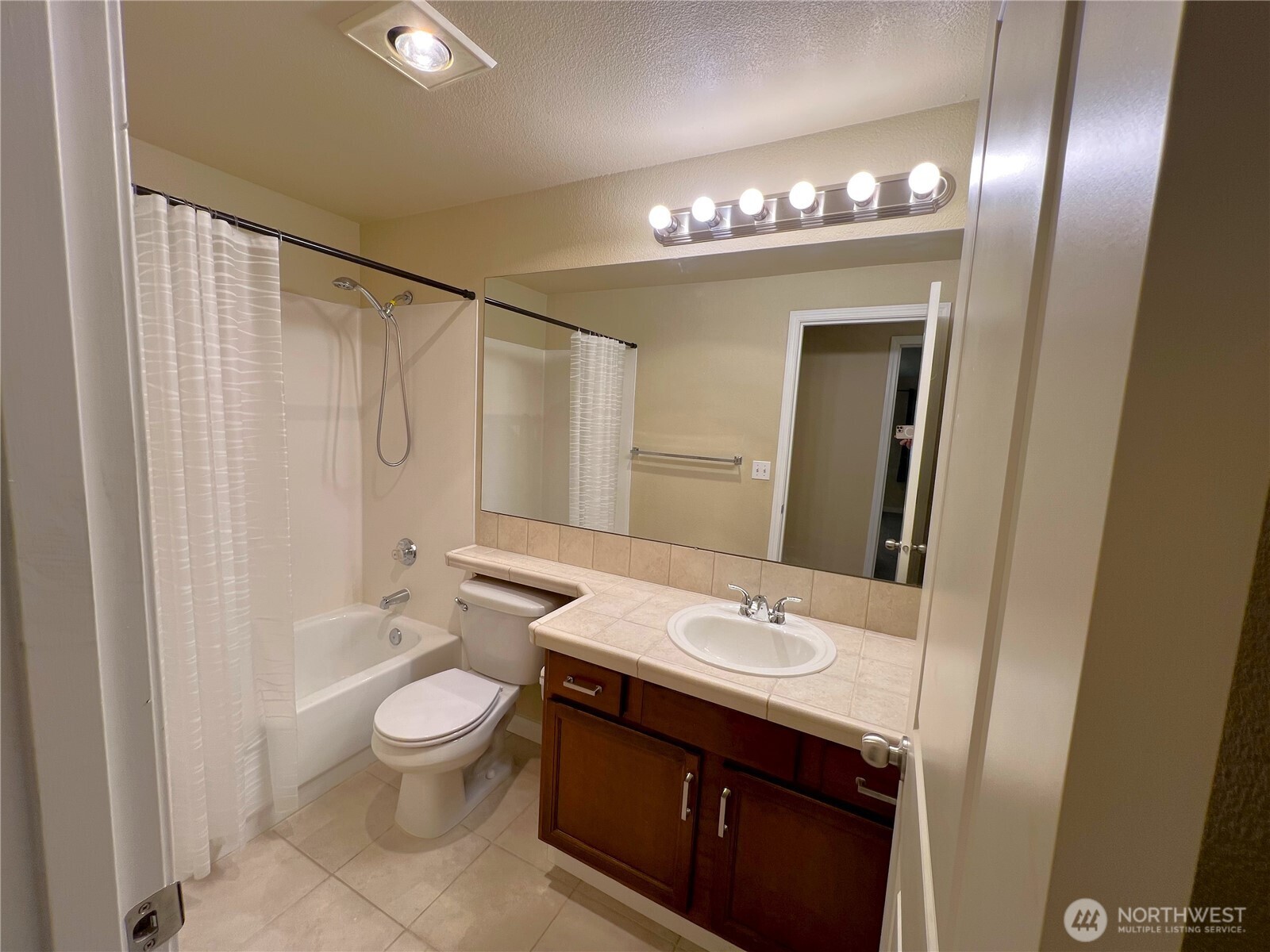 11527 Hwy99 Everett WA 98204