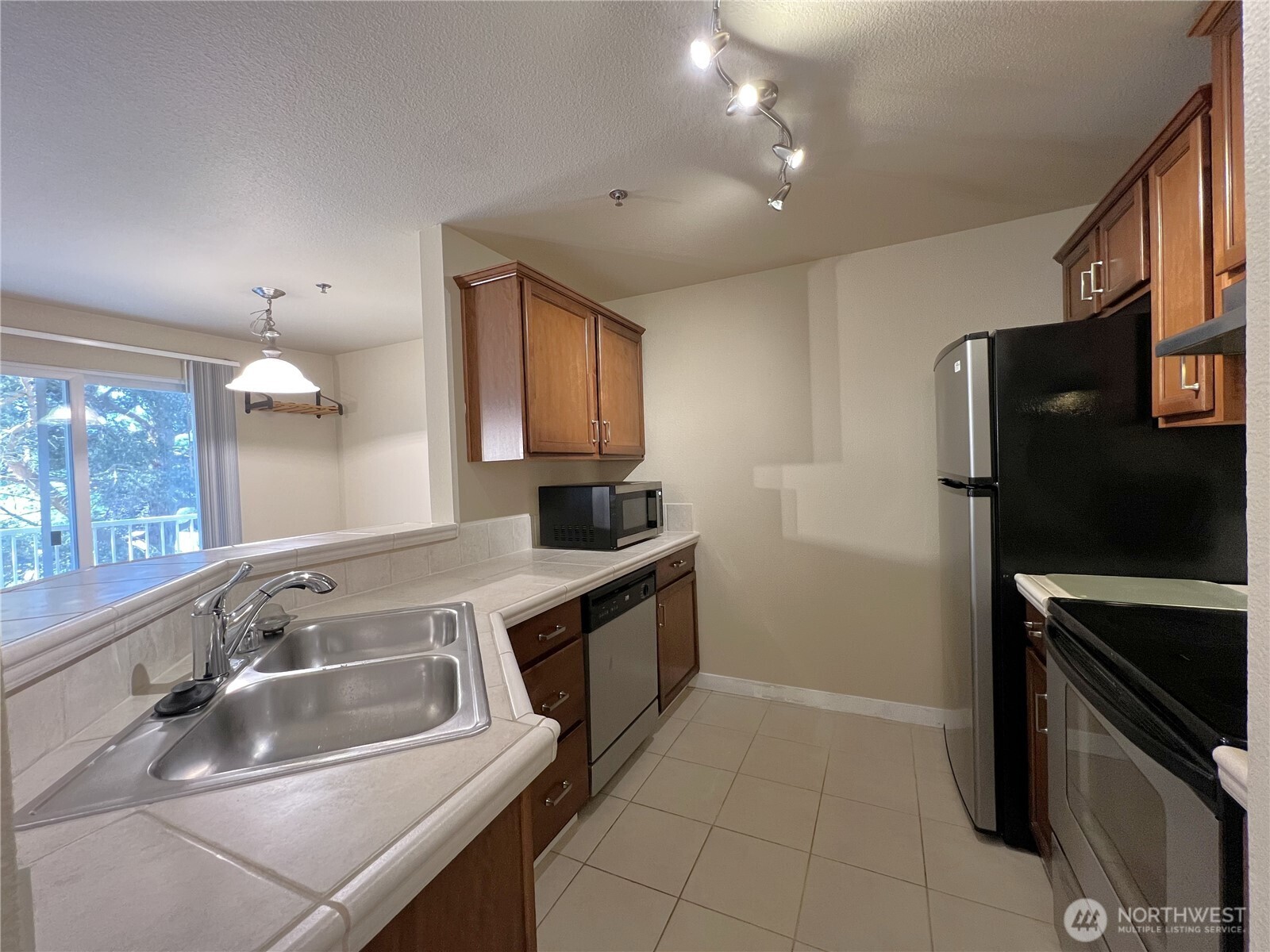 11527 Hwy99 Everett WA 98204