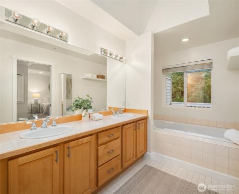 10007 NE 37th Court Kirkland WA 98033