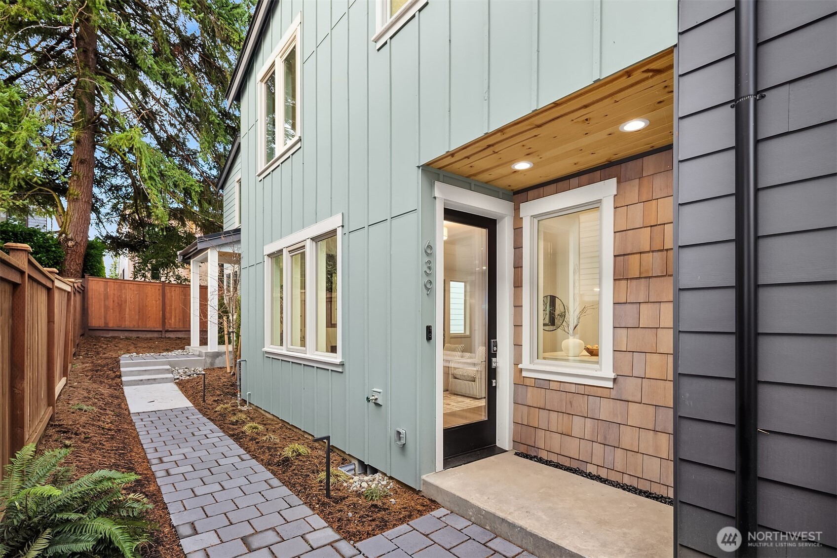 639 18th Avenue W Kirkland WA 98033