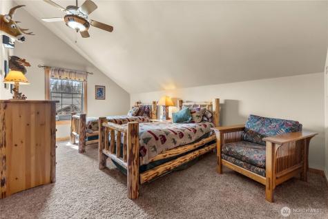 302 Cascadian Court Winthrop WA 98862