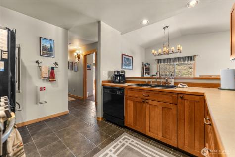 302 Cascadian Court Winthrop WA 98862