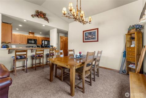 302 Cascadian Court Winthrop WA 98862