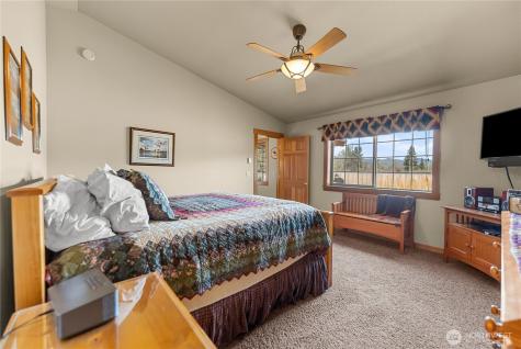 302 Cascadian Court Winthrop WA 98862