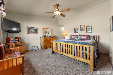302 Cascadian Court Winthrop WA 98862