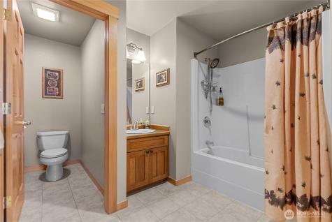 302 Cascadian Court Winthrop WA 98862