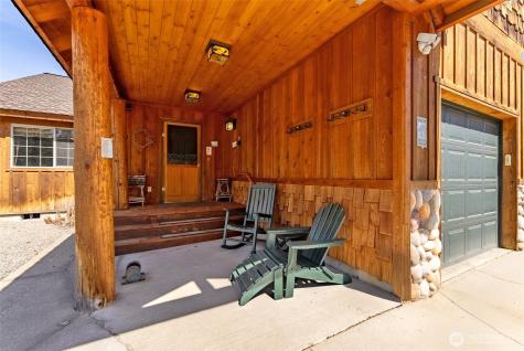 302 Cascadian Court Winthrop WA 98862
