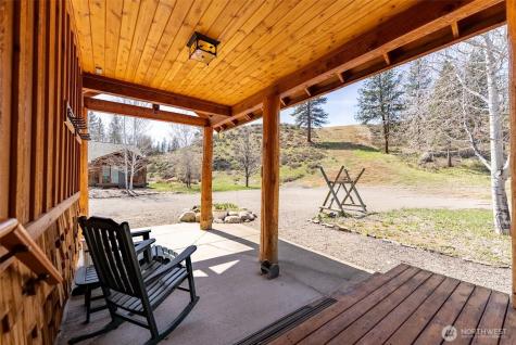 302 Cascadian Court Winthrop WA 98862