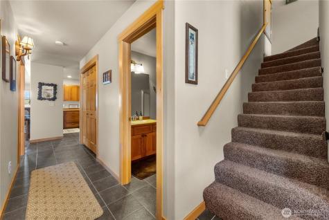 302 Cascadian Court Winthrop WA 98862