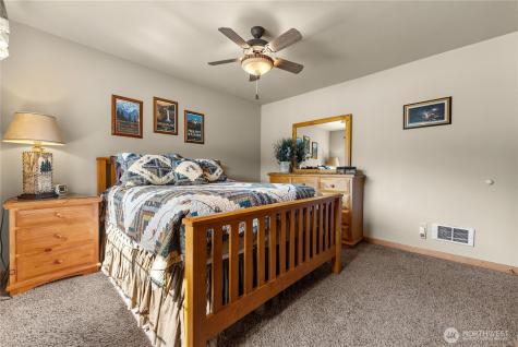 302 Cascadian Court Winthrop WA 98862