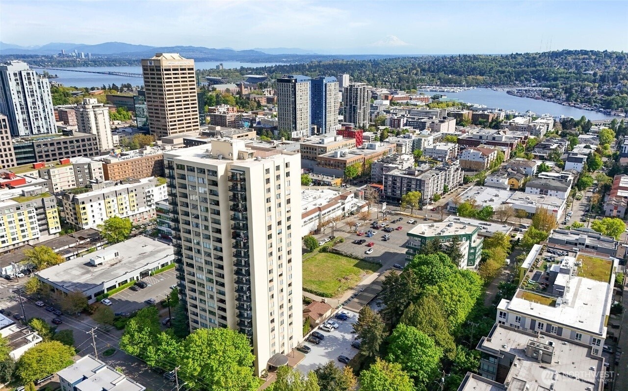 4540 8th Avenue NE Seattle WA 98105
