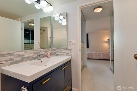 4540 8th Avenue NE Seattle WA 98105