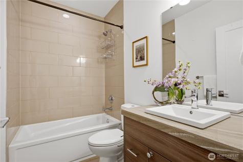 7433 4th Avenue NE Seattle WA 98115