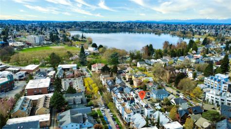 7433 4th Avenue NE Seattle WA 98115