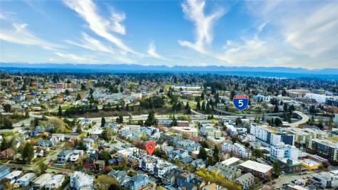 7433 4th Avenue NE Seattle WA 98115