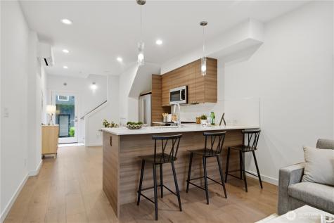 7433 4th Avenue NE Seattle WA 98115