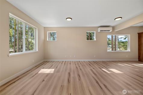 945 NW Heller Street Oak Harbor WA 98277