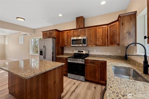 945 NW Heller Street Oak Harbor WA 98277