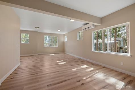 945 NW Heller Street Oak Harbor WA 98277