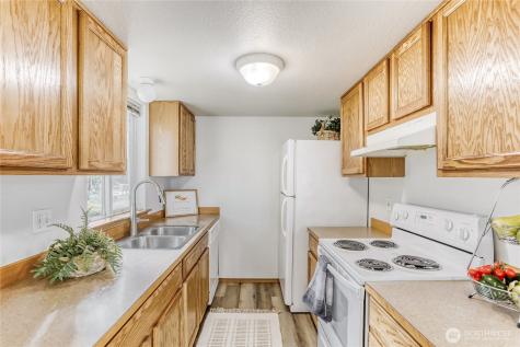 9115 1st Place NE Lake Stevens WA 98258