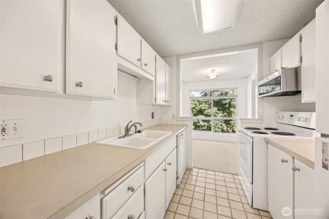 831 126th Place NE Bellevue WA 98005