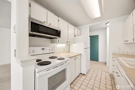 831 126th Place NE Bellevue WA 98005