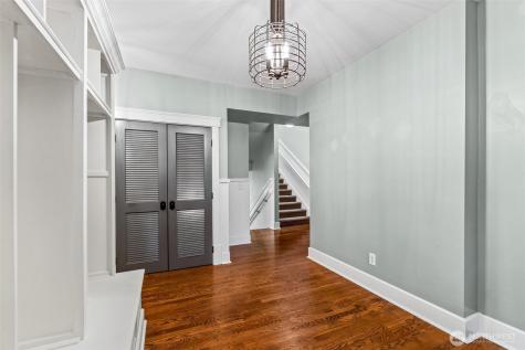 9510 9th Avenue NW Seattle WA 98117
