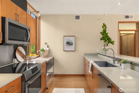 221 Wyatt Way NW Bainbridge Island WA 98110