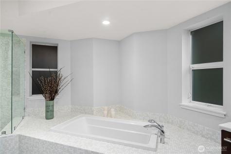 11122 NE 41st Drive Kirkland WA 98033