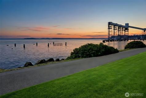 500 5th Avenue W Seattle WA 98119