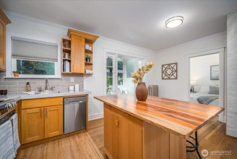 1310 Queen Anne Avenue N Seattle WA 98109