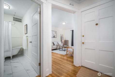 1310 Queen Anne Avenue N Seattle WA 98109